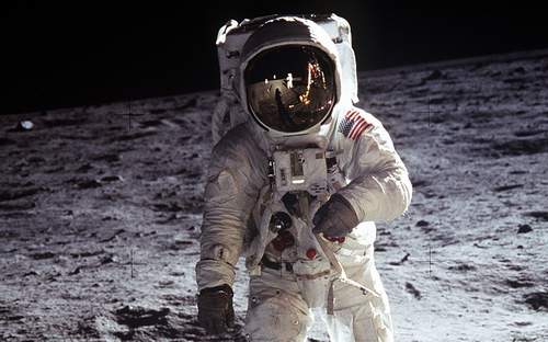 Нейл Армстронг на Луне