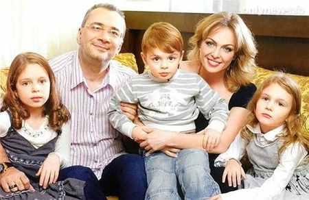 Константина Меладзе с семьей